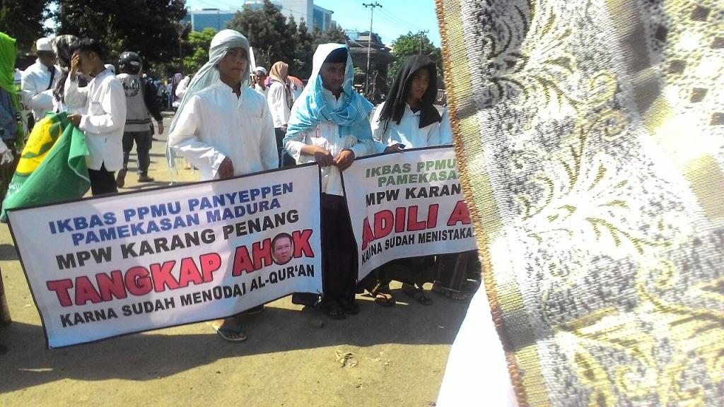 Demo Ahok di Surabaya3