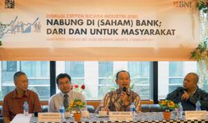 (dari kiri ke kanan) Presiden Direktur BNI Securities, Adiyasa Suhadibroto ,AVP Investor Relation PT Bank BNI Tbk, Dedi Arianto, bersama Direktur Pengembangan Bursa Efek Indonesia (BEI), Nicky Hogan  menyampaikan materi diskusi yang mengambil tema " Nabung di (saham) Bank Dari dan Untuk Masyarakat di Jakarta,Kamis (2/2).Diskusi rutin Bertajuk Emiten Bicara Industri (EBI) yang ke 6 antara lain membahas mengenai roadmap pengembangan industri modal nasional ke depan dan upaya penambahan investor baik melalui program "Yuk Nabung Saham" maupun beragam upaya lainnya.Bahasan tersebut akan coba dielaborasikan dengan kondisi fundamental saham sektoral di lantai perdagangan, salah satunya dari sektor perbankan yang merupakan salah satu penyumbang emiten terbanyak dalam daftar 40 saham layak tabung versi CSA. AKTUAL/Eko Hilman