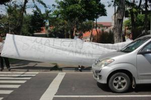 Aksi umat Islam di sekitaran Masjid Mujahidin Surabaya, Jawa Timur, yang menilai pemeriksaan pengurus yayasan masjid sebagai kriminalisasi ulama. Foto: Aktual.com/Ahmad H. Budiawan