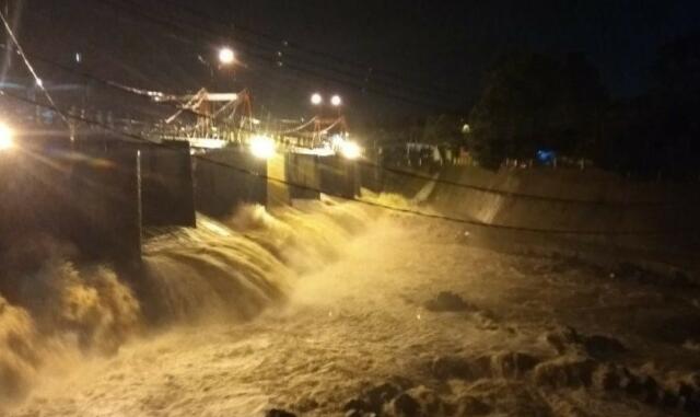 Debit Air Katulampa Tinggi Sungai Ciliwung Berstatus Siaga Tiga Banjir