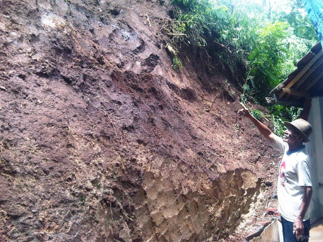 12 Orang Tertimbun Longsor di Sukabumi