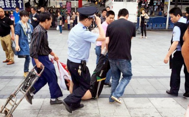 9 Orang Tak Dikenal Diserang di Stasiun Guangzhou Tiongkok