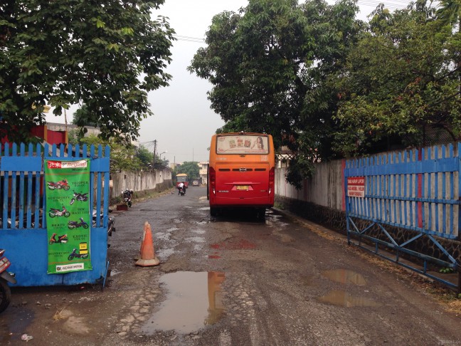 Ahok Izinkan Bus Lewati Jalur Busway