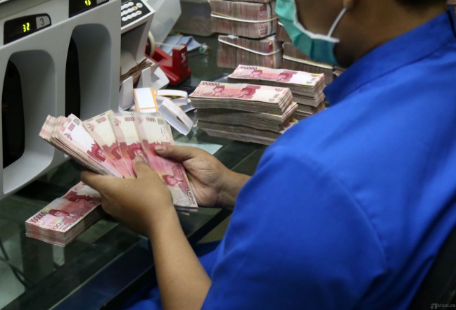 Akhir Pekan, Rupiah Ditutup Turun 40 Poin ke Rp13.145