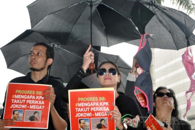 Aksi Mengapa KPK Takut Periksa Jokowi-Mega?