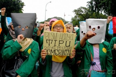 Aksi Topeng BEM Se - Jabodetabek Tolak Kenaikan Harga BBM