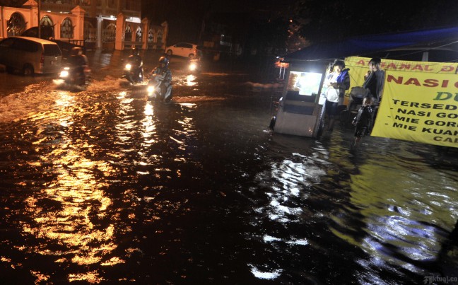 Albania Selatan Dilanda Banjir Besar