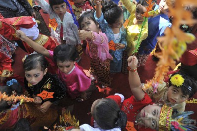 Anak-Anak TK Berpakaian Adat Peringati Hari Kartini