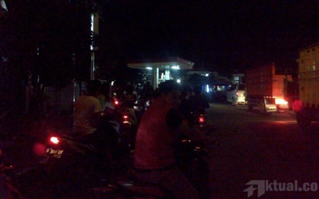 Antrian Mengular di SPBU Ciracas dan TB Simatupang