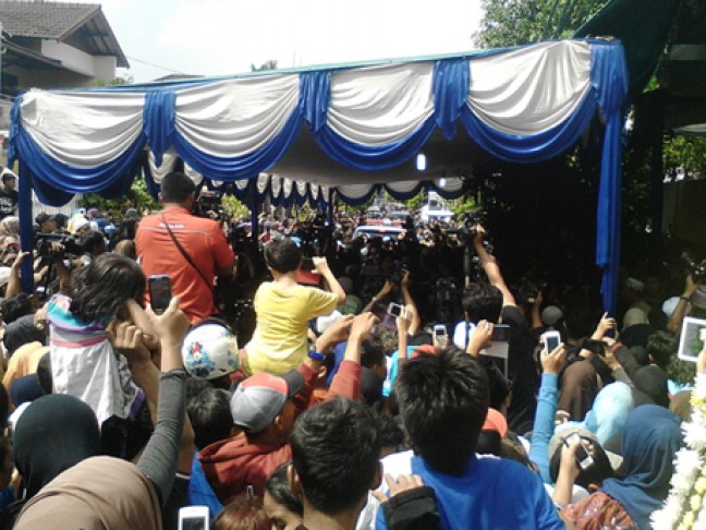 Aparat Kepolisian Turun Tangan Amankan Lokasi Pemakaman Olga Syahputra