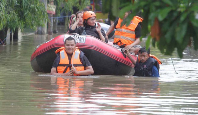 Banjir, Ribuan Orang di Bandung Mengungsi
