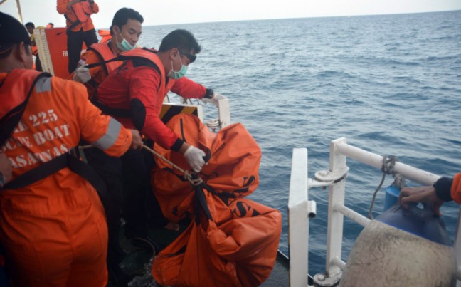 Basarnas Fokus 13 Titik Pencarian AirAsia QZ8501