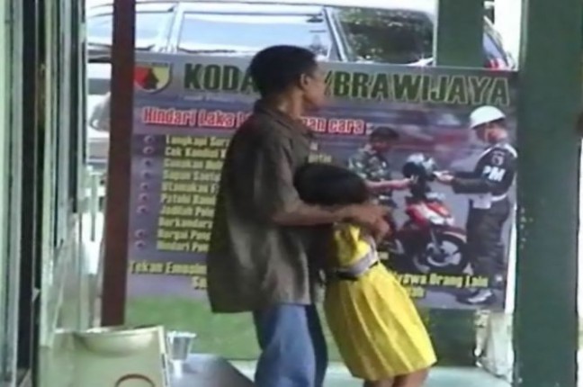 Bebaskan Anak SD dari Penyanderaan, Kapolda Jatim: Ini Bukti TNI-Polri Tak Bertikai