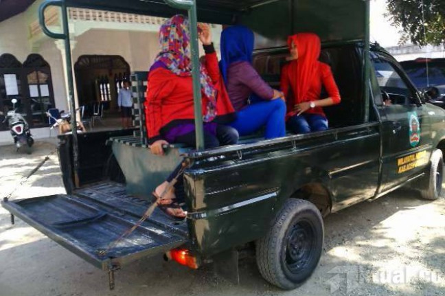 Belasan Wanita Berpakaian Ketat Terjaring Razia di Aceh