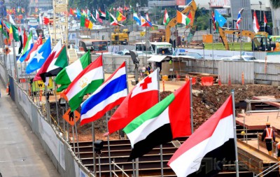 Bendera Negara Peserta KAA Hiasi Jalan Jakarta