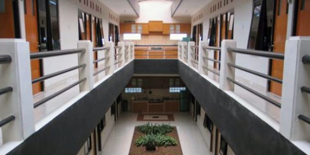 Biarkan Anak Indekos, Orangtua Ditilang