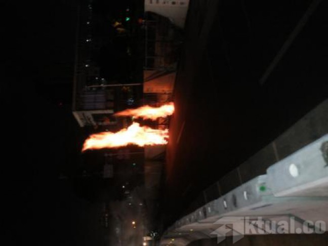 Blarr..Tabung Melon Meledak, Empat Warga Terbakar