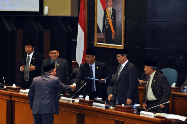 Bola Panas "Hak Angket" Untuk Ahok