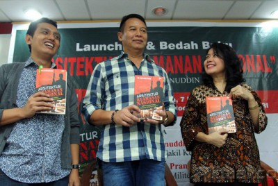 Buku "Arsitektur Keamanan Nasional"