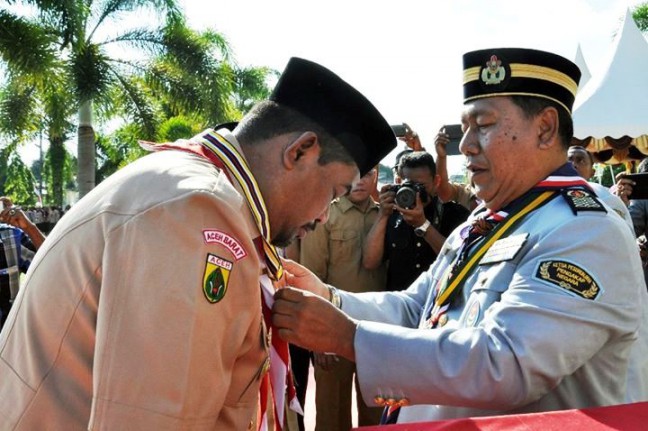 Bupati Aceh Barat Terima Pin Emas Pramuka Malaysia