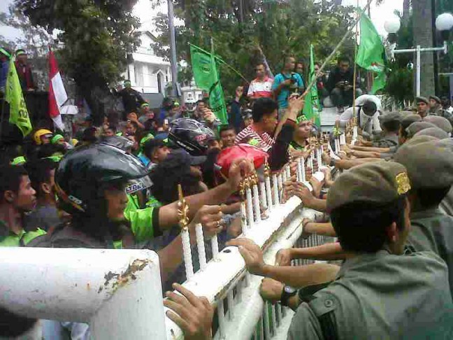 Buruh: Lepas Dari Mulut Buaya Jatuh Kedalam Mulut Harimau