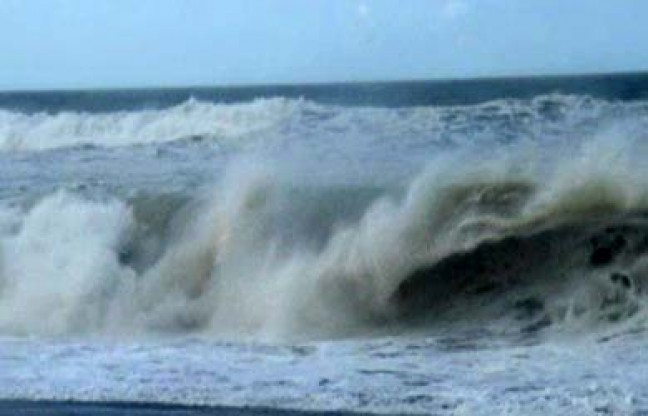 Cuaca Pesisir Banten Buruk, Wisatawan Dilarang Berenang