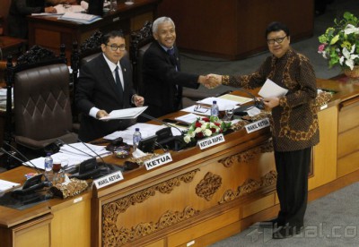 DPR Sahkan Revisi UU Pilkada dan UU Pemda