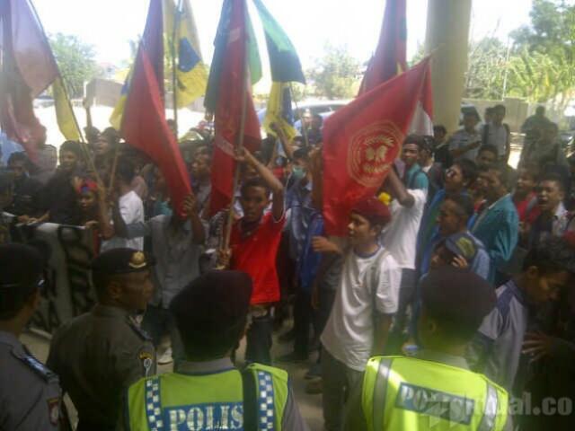 Demo Mahasiswa, Gubernur NTT Diteriaki Takut Jokowi