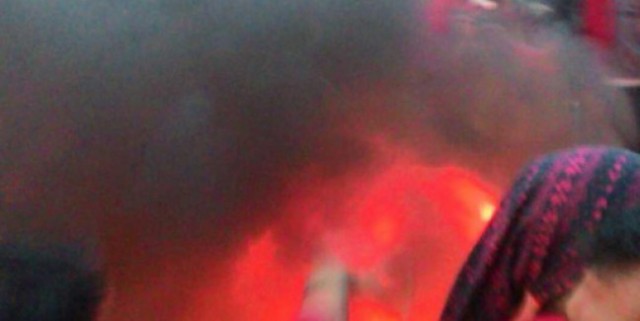 Demo Mahasiswa di Istana Diwarnai Bakar Keranda dan Ban