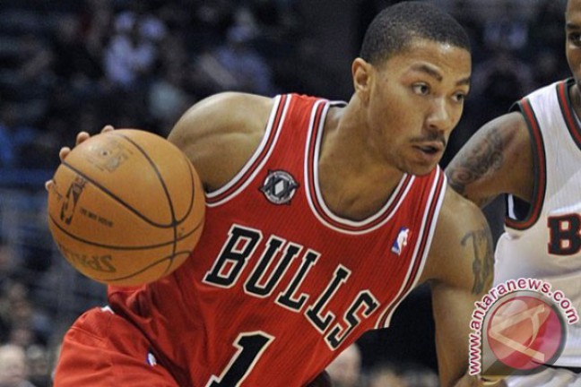 Derrick Rose Bawa Chicago Bulls Memimpin 2-1