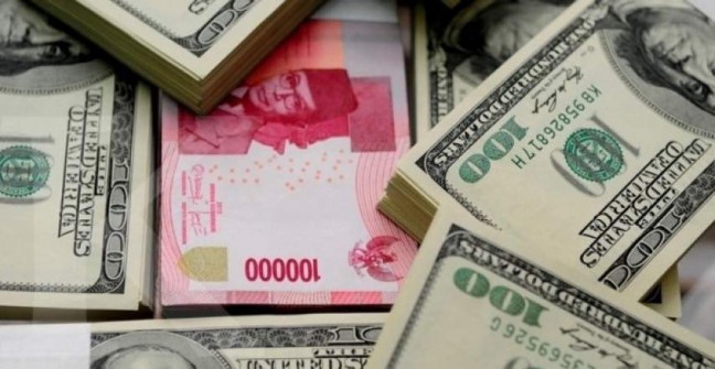 Dolar Kembali Bangkit, Rupiah Melemah ke Posisi Rp 13.065