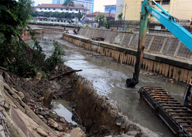Dua Kali Diperbaiki, Penurapan PHB Sunter Kembali Amblas