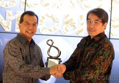 Emirsyah Satar Terima Senayan City Annual Infinite Merit Award