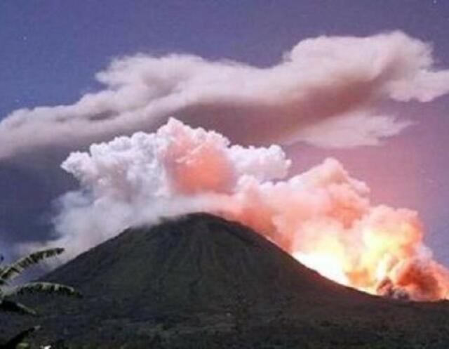Erupsi Gunung Gamalama Tidak Pengaruhi Pameran Batu Mulia