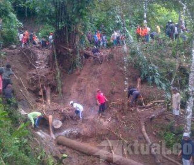 Evakuasi Tanah Longsor di Banjarnegara Dihentikan Sementara