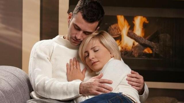 Fakta Terbaru: Berpelukan Bisa Usir Penyakit Flu