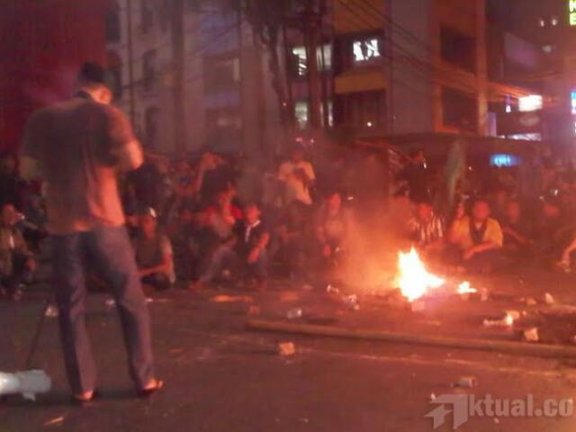 HMI Blokade Jalan Cikini Tolak Kenaikan BBM