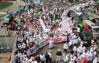 Habib Rizieq Pimpin Ribuan Massa Tolak Ahok Sebagai Gubernur DKI