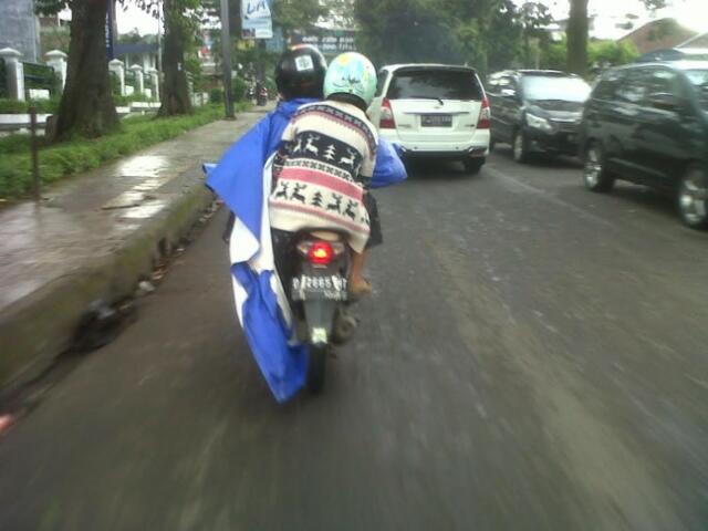 Hati-Hati Gunakan Jas Hujan Tipe Ponco