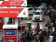 Antrean SPBU Mengular Usai Pernyataan Bahlil soal Cadangan BBM, DPR Minta Penjelasan Resmi