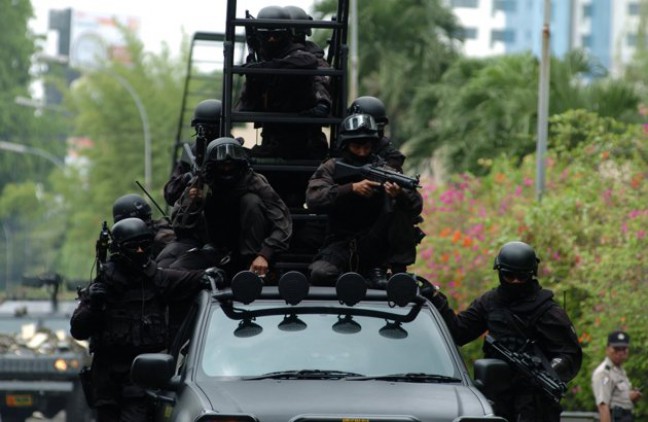 Isu Teror Sengaja Dikeluarkan Untuk Tarik TNI Masuk Konflik KPK-Polri