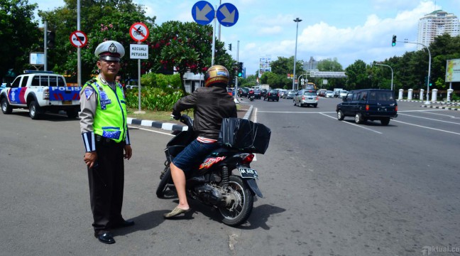 Jalur Terlalu Pendek, Pengguna Motor Enggan Parkir