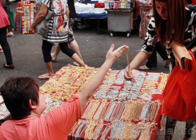 Jelang Lebaran Permintaan Emas Imitasi Meningkat