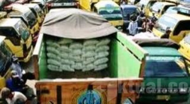 Jelang Liburan, Pelabuhan Merak Macet