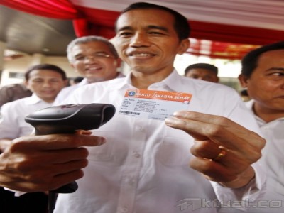 Jokowi Bagikan 1.733.991 Kartu Jakarta Sehat