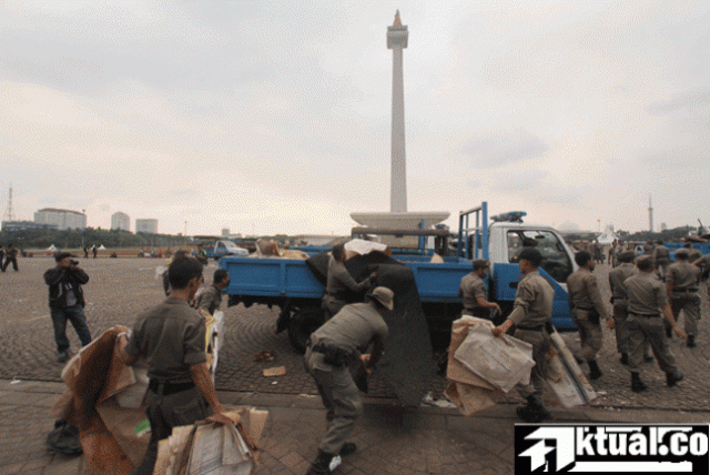 Jokowi Didesak Batalkan Pelarangan PKL Berdagang di Tempat Wisata