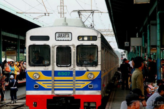 KAI Akan Datangkan 100 Gerbong KRL, Target 1,2 Juta Penumpang