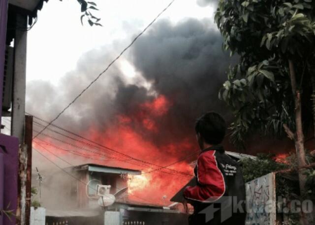 Kebakaran di Penjaringan Hanguskan Belasan Rumah