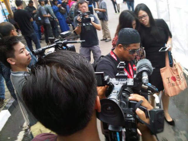 Keluarga Korban Pesawat AdamAir Doakan Korban AirAsia QZ8501