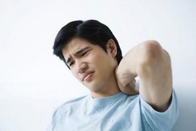 Kiat Sehat Kurangi Nyeri pada Leher yang Kaku